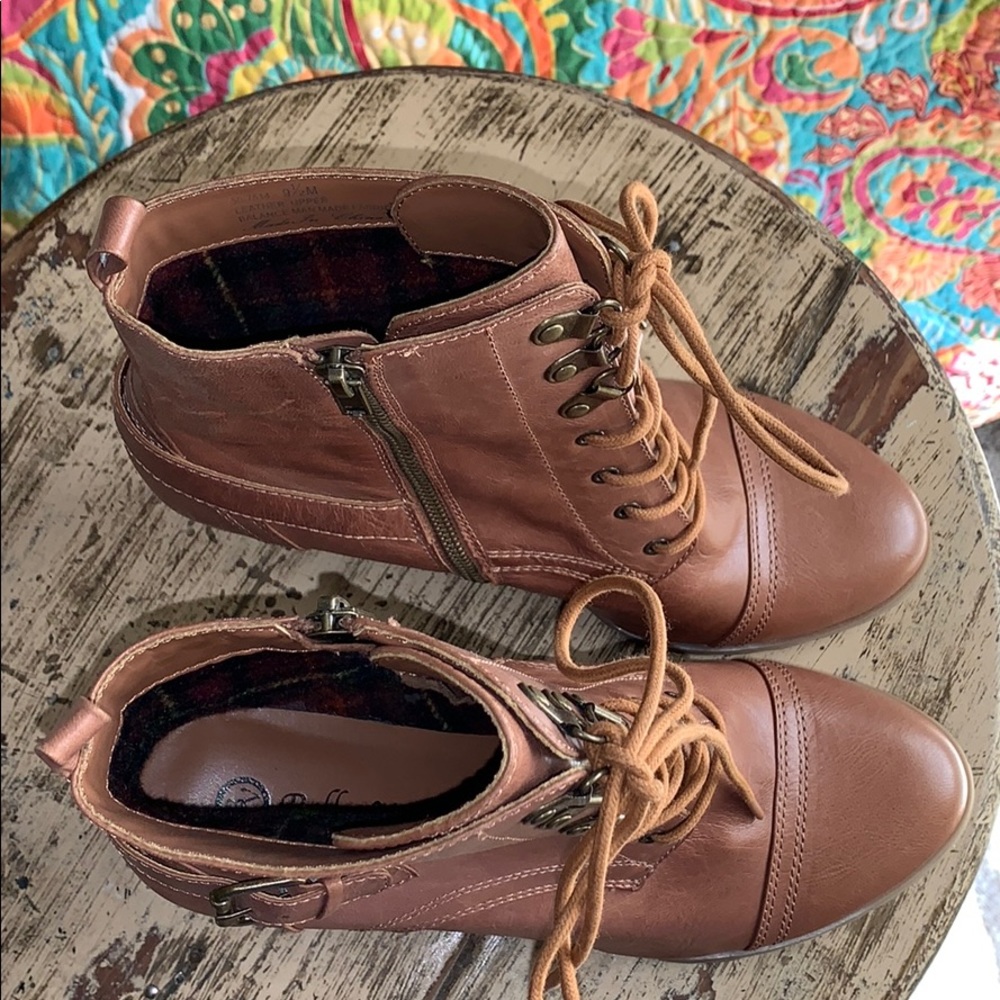 NWOB Bella vita Boots - Picture 9 of 12